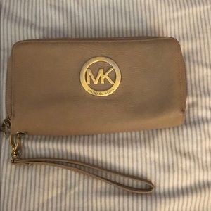 Micheal Kors Wristlet wallet